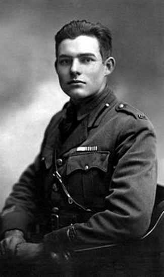 Ernest Hemingway en Milán en1918, conductor de ambulancias durante la Primer Guerra Mundial.