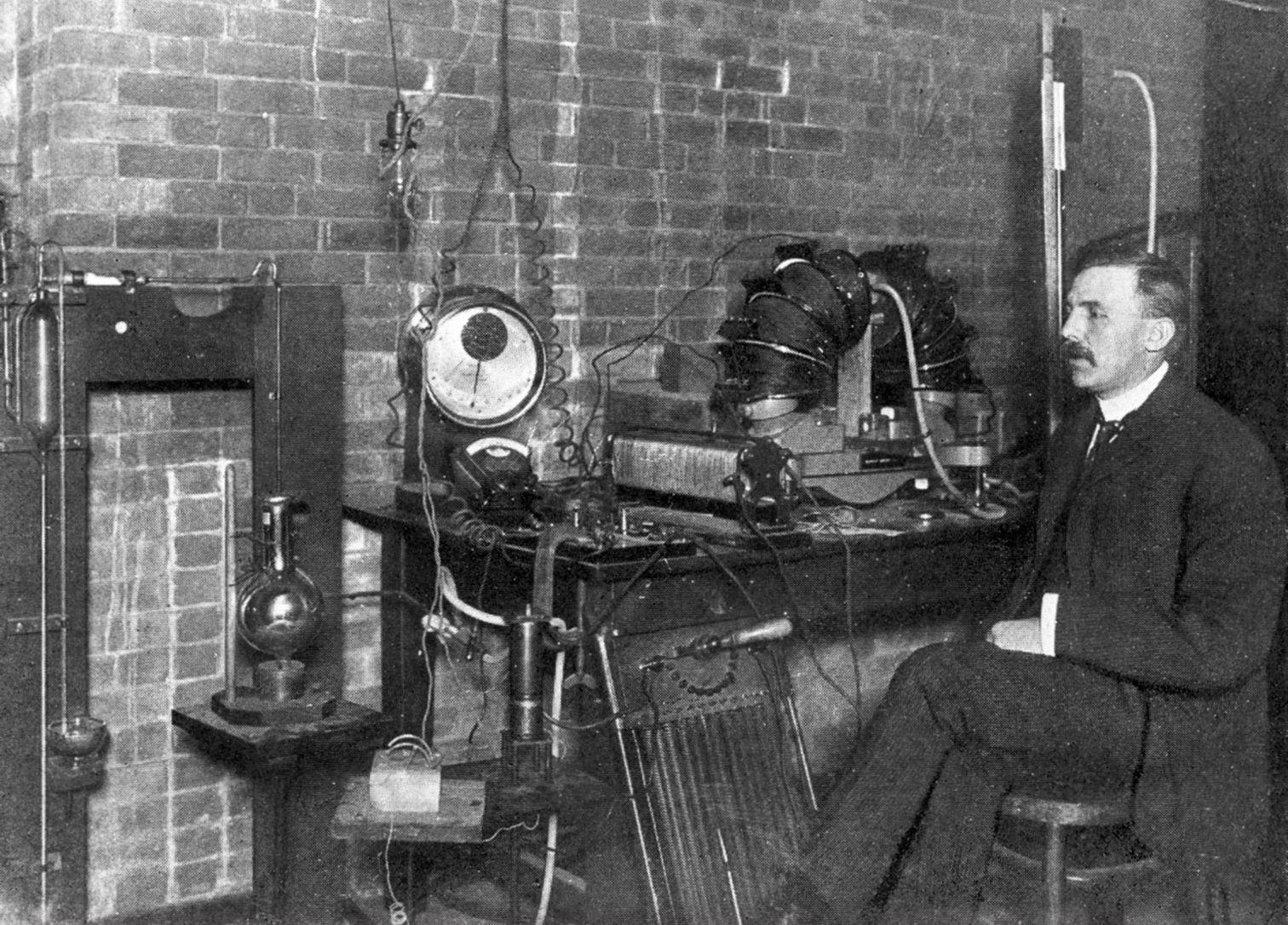 qui-n-fue-ernest-rutherford-el-padre-de-la-f-sica-nuclear-yubrain