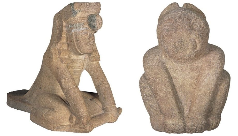 Uno de los gemelos de Azuzul junto a la imagen de jaguar encontrada junto a los gemelos.
