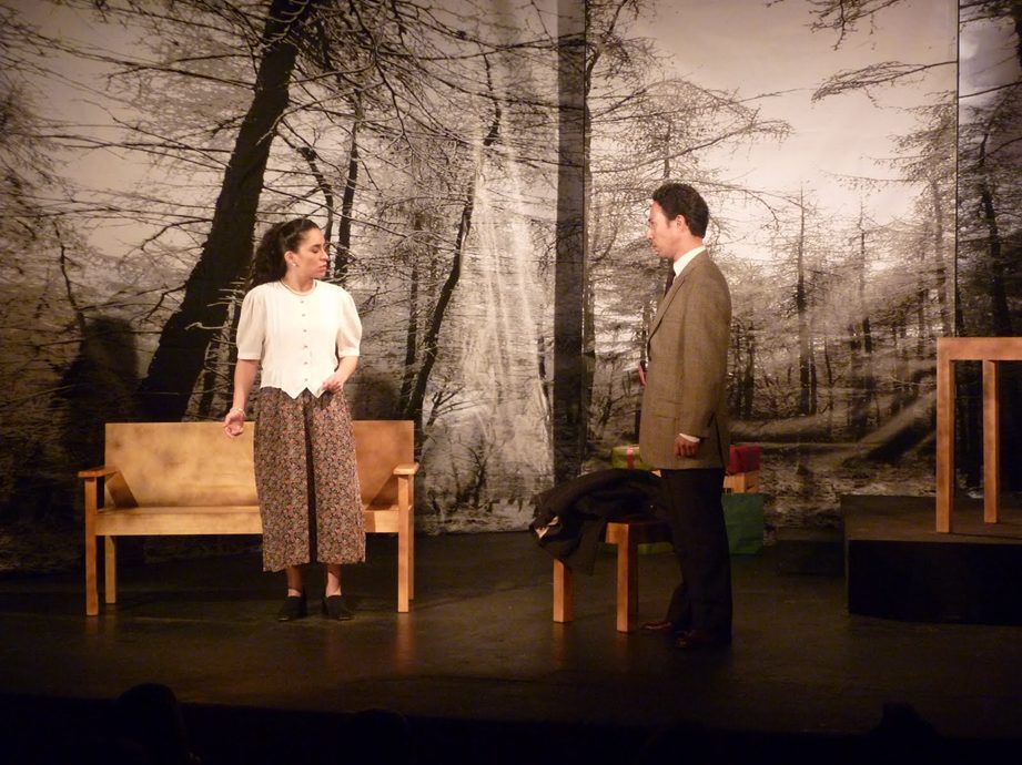Nora y Torvald en una representación de Casa de muñecas en el Teatro Ofelia, Ciudad de México, en 2010.